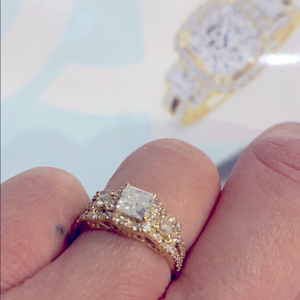 18K Yellow Real Diamond Ring Total 1 carat